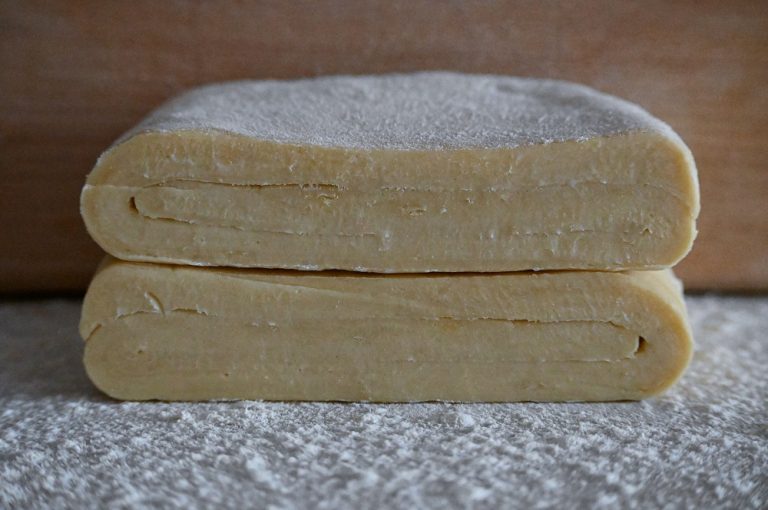 Бързо многолистно тесто и бутерки с кайсии - The Little Traveling Kitchen